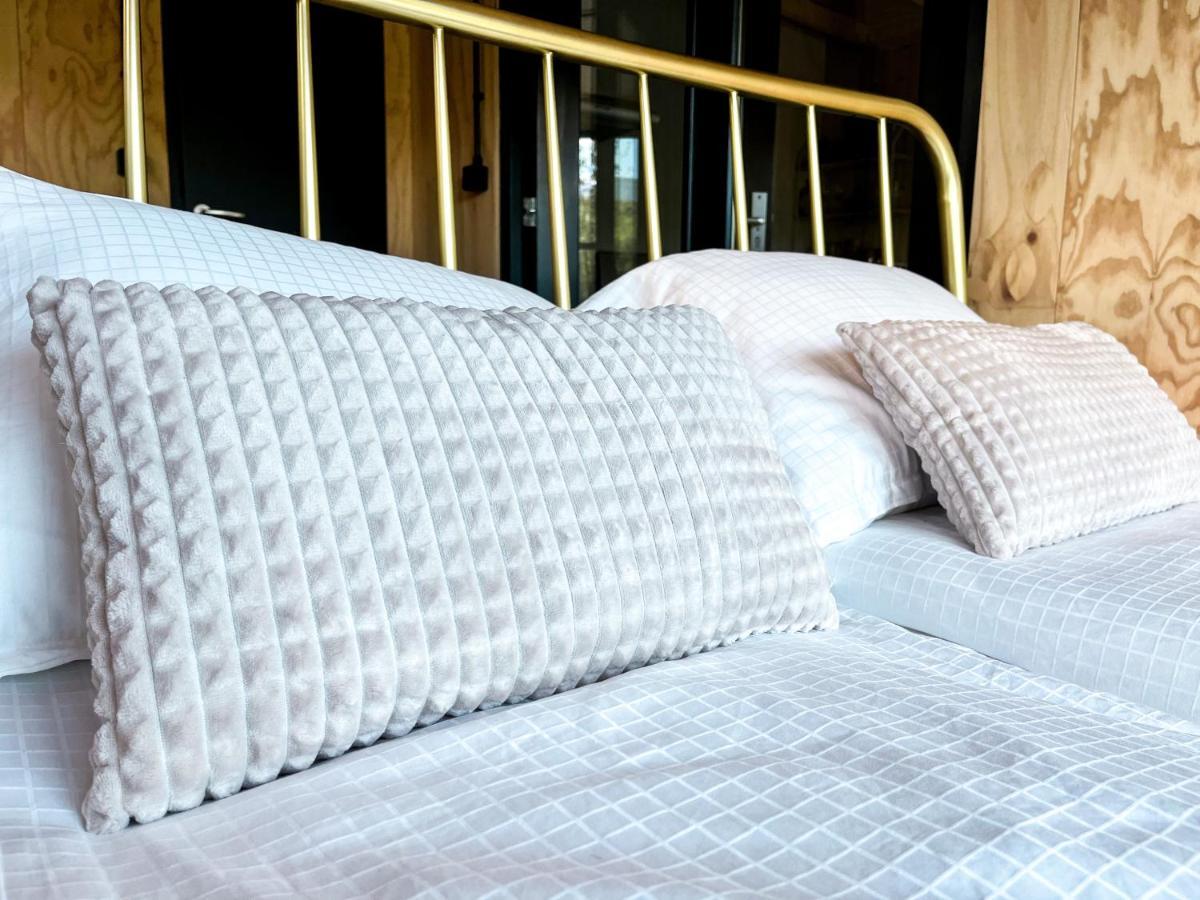 Elysian Fields - The Island Tiny House Bed & Breakfast Sadu Ngoại thất bức ảnh